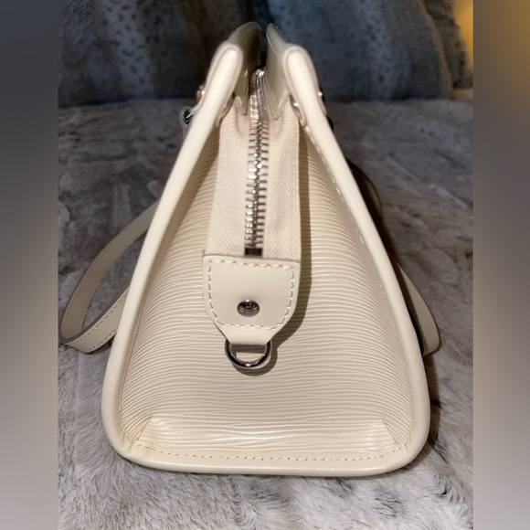 Authentic Louis Vuitton Madeleine PM Epi Ivory Leather Shoulder Bag - Picture 9 of 12